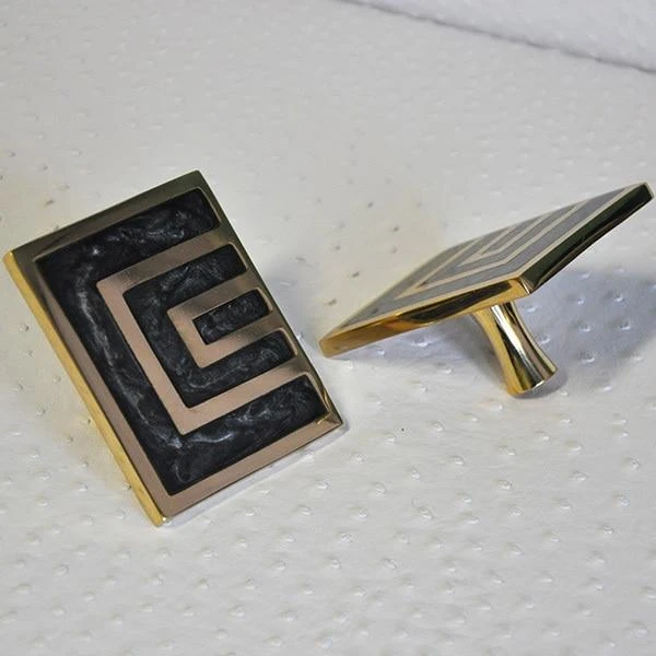 Worlds Away Moira Knob Pair Brass And Black Resin 5 Worlds Away Moira Knob Pair Brass And Black Resin